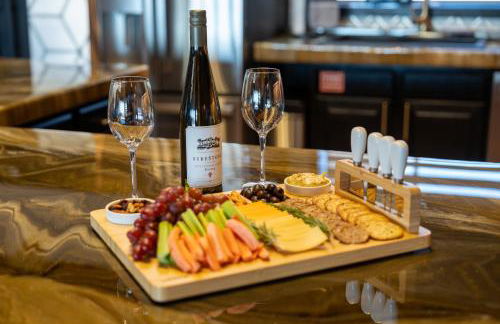 4000 SF, 20 Acre Gated Luxe Estate, Game Room, Pano View, Pool, Spa - Foto 26