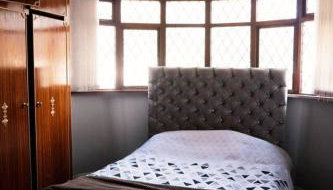 Captivating 3-Bed House in Birmingham - Foto 3, wardrobe