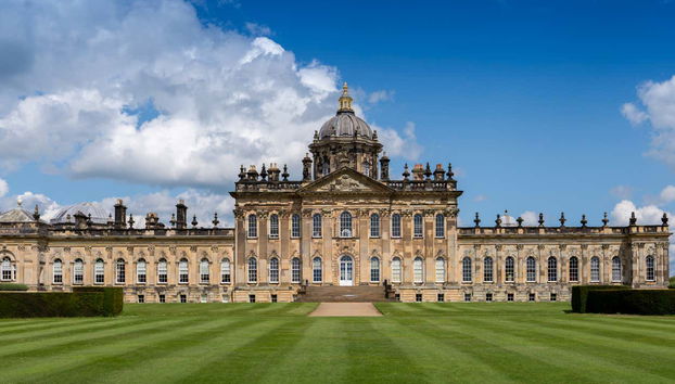 L'immense façade du château d'Howard