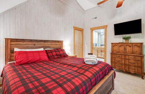 Lake Lure Oasis in the Woods w/ Hot Tub & More! - Foto 9