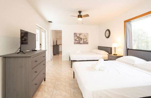 Waterfront 2-Story Villa with Heated Pool - Foto 17