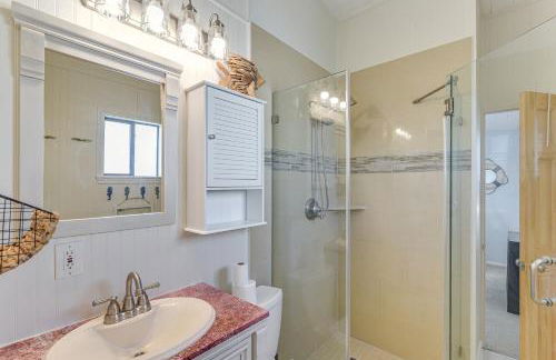 Walk to Sea Isle Beach Group Getaway with Deck! - Foto 28