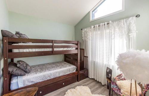 New Oasis -Spa -Firepit -BBQ- Decks-Pet friendly - Foto 25