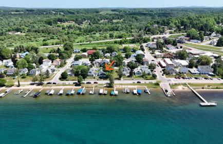 Lil's on the Lake Vintage Cottage on Crystal Lake - Foto 6