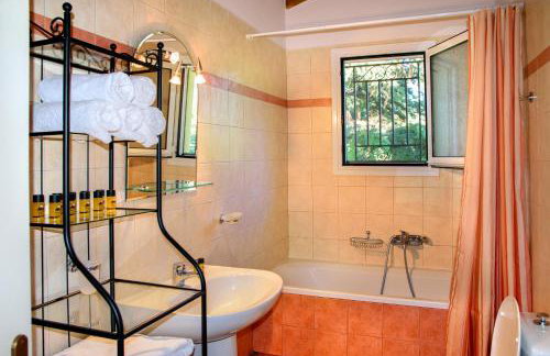 Dual House In Methydrio - Photo 17