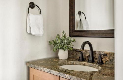 Hot Tub - Scenic Views - Spacious Deck - Game Room - Foto 22