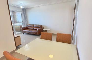 VISTA MAR DESLUMBRANTE, apto novo e moderno, a uma quadra da praia, prédio com piscina, quartos com ar condicionado, roupas de cama e banho, redes de proteção, TV 65, Wi Fi, Sky, cadeiras de praia, churrasqueira elétrica, portaria 24 horas e 2 garagens - Photo 6