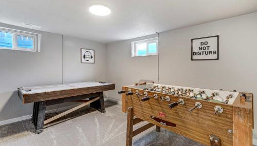 Newly Built 3BD Retreat w Mtn Views & Game Room - Photo 5