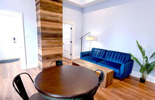 Governors Apartment - 2 bedroom - Steps to FQ - Photo 3
