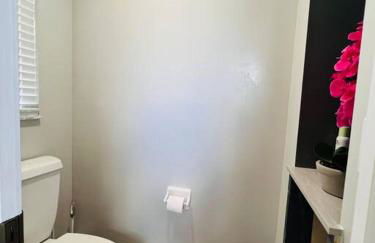 Peachland getaway with pool and tiki bar - Foto 31