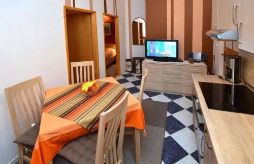 Mediteran with garden next to beach and Old Town - Foto 3