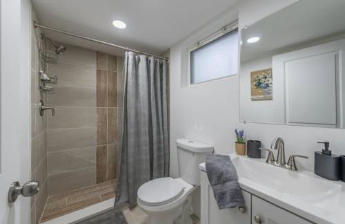 Newly Renovated and Designed Near Downtown - Foto 38