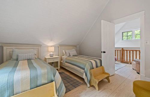 Bella and Dulce's Lakehouse by Juniper Holiday + Home - Photo 27