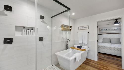 Seabrook 3BR Sleeps 10 w Backyard, Fire Pit Near Kemah - Foto 4, towels, Shower