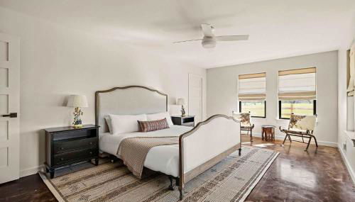 Relaxing Hill Country Home with Outdoor Fire Pit - Photo 4