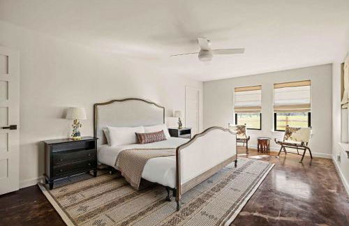 Relaxing Hill Country Home with Outdoor Fire Pit - Photo 4