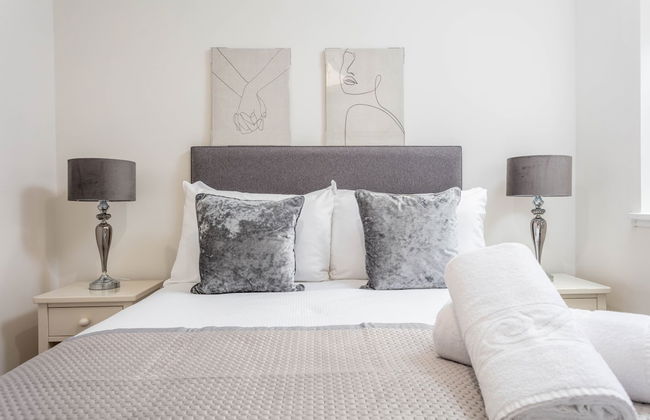 Cuthbert House - Donnini Apartments - Photo 5