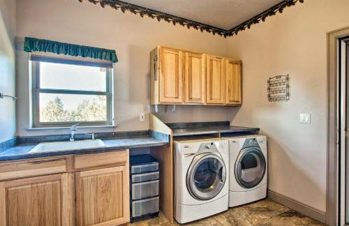 Grand Cabin with Hot Tub and Views - 3 Miles to Hiking - Foto 22