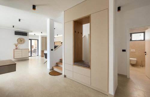 Villa Levita with Pool - Photo 12