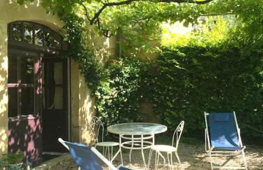 Séjour à deux au Château d'Autoire, studio de charme, tonnelle, vue vallée et village - Foto 4