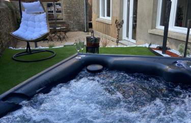 Beau Loft room proche mont saint Michel jaccuzi illimité en plein centre Avranches - Foto 8