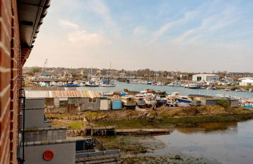 Large Modern Scenic 4 Bedroom Townhouse - Foto 27