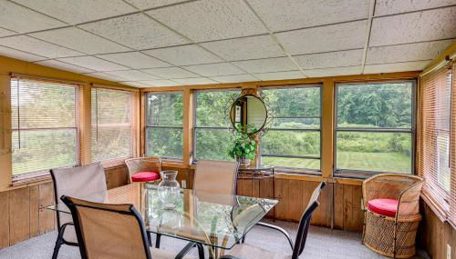 Vintage Windsor Home Private Yard and Covered Deck - Foto 2