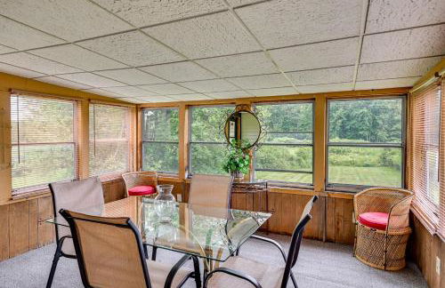 Vintage Windsor Home Private Yard and Covered Deck - Foto 2