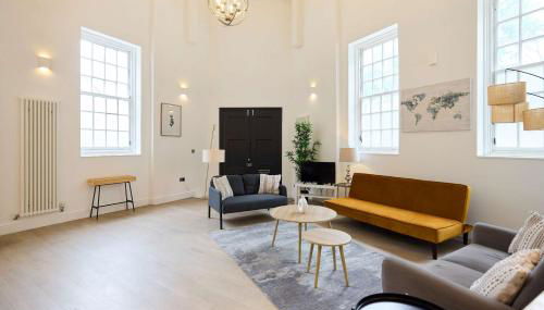 Central Tadworth Flat - Split- level 2BDR - Foto 3