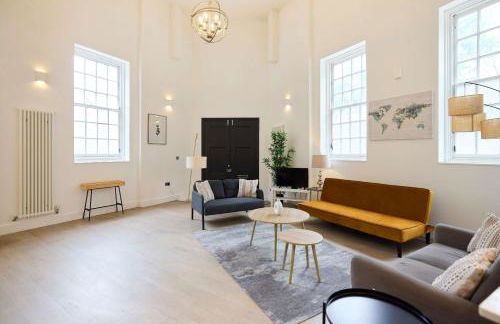 Central Tadworth Flat - Split- level 2BDR - Foto 3