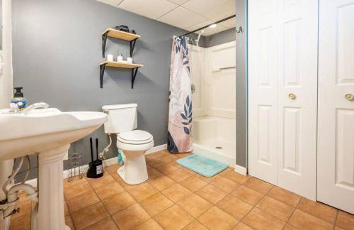 Charming Modern Farmhouse Retreat - Foto 37