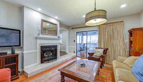 1 Mi to BOA Stadium! Walkable Condo with Porch - Foto 4