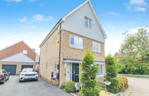 Spacious 5 Bed Home with a Cinema Room, Open Plan Living - Foto 1