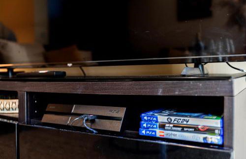 Forest View- Oasis Mural -Didsbury Zen Sleeps 10 - Photo 15