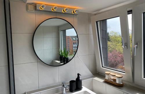 Apartment 1 - Modernes Dachgeschoss-Studio in Duisburg Meiderich, 4,7 km Hbf, U-Bahn 250m, Flughafen Düsseldorf 28 km, Landschaftspark 2,9 km - Foto 6