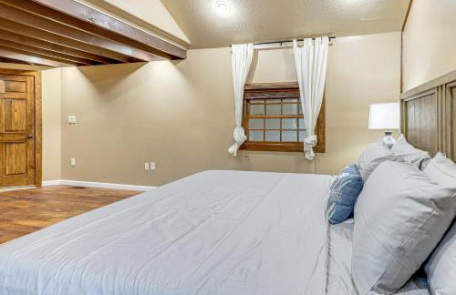 Italian-Styled Home with Lake Views and Private Pool - Photo 18