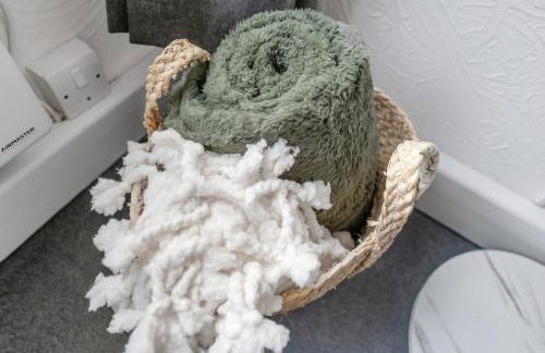 1Bed Contractor & Pilot flat - Parking & FAST WiFi - Foto 3