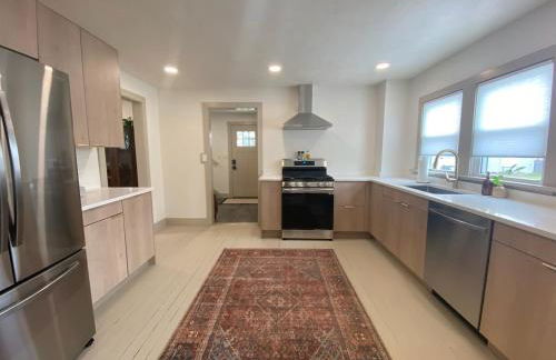 Totally renovated large family getaway! King bed - Foto 43