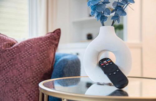 Cozy & Elegant Gem Fenced Yard BBQ & Games - Foto 45