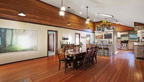 Tree-lined Home with Hot Tub Firepit & Large Yard - Foto 5