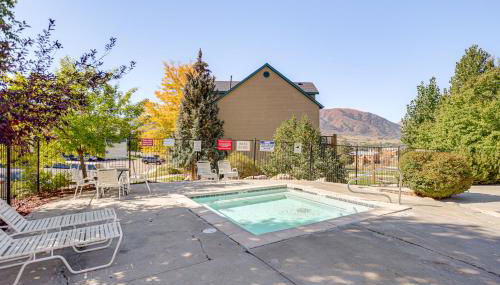 Ski, Hike and Relax Eden Condo with Hot Tub Access - Foto 3