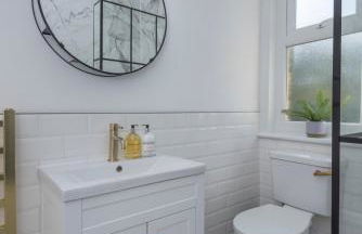 Whole House Sleeps 6 Garden Workspace Waterloo in 20 mins - Foto 18