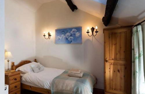 River Cottage Brecon: Hot Tub, Fire, Balcony, Wifi - Photo 11