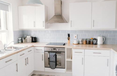 Barry Island Beachfront Apartment - Stunning Bay Views and Private Parking - Foto 6