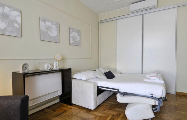 At Home Heart of Milan - Design Duomo Apartment - Photo 9