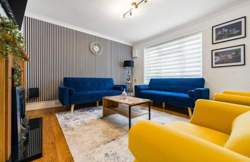 Stylish 3-Bed Home - 5 min walk to ExCeL - Free Parking - Near O2 & Canary Wharf - Photo 2