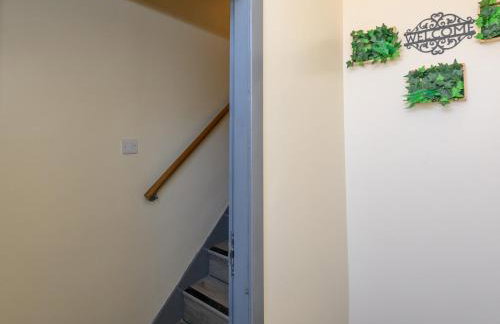 Lower Wortley 3 - Couples Haven with a Shared Kitchen - Pass the Keys - Photo 25