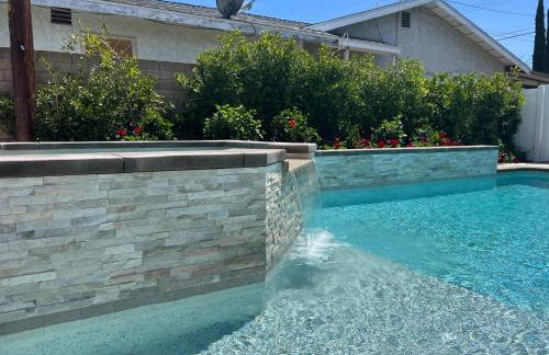 Beautiful Remodel 3 Bedroom 2 bathroom Home with Pool & Jacuzzi - Foto 24