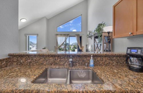 Point Loma 2BR Townhome w Parking in Prime Location - Foto 19