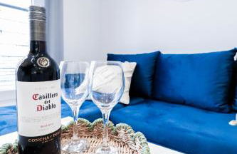 The Kingsmead Loft - Stylish 1BR Top Floor Apt with King or Twin Beds & Free Secure Underground Parking, Central High Wycombe HP13, Sleeps 3 - Foto 7